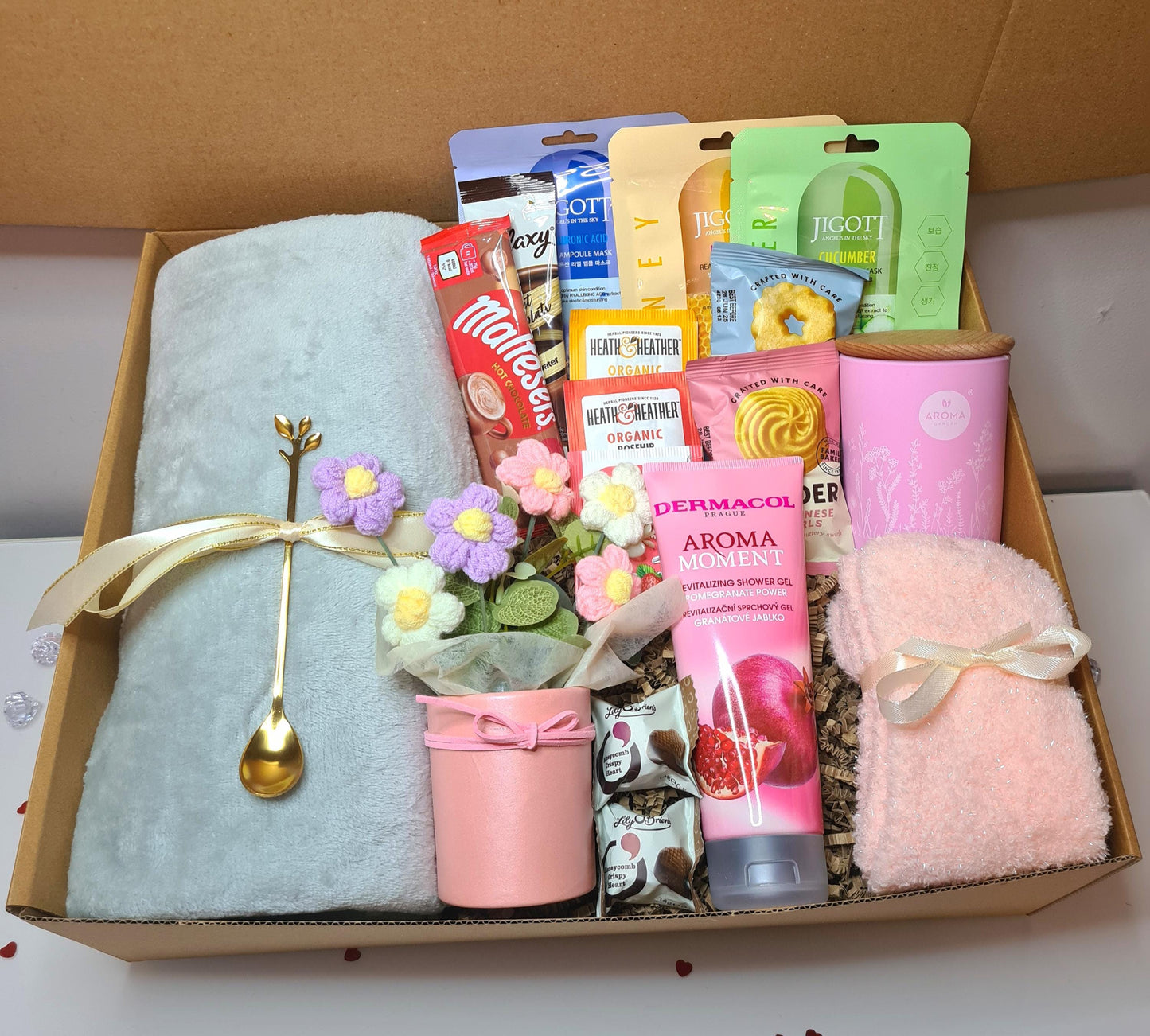 Thinking of You Care Package for Her, Get Well Gift Basket with Blanket, Spa Pamper Hamper for Women, Relaxation Gift Set, Cosy Comforting